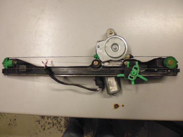 Alzavetro alzacristallo anteriore sinistro Fiat Punto seconda serie 188 3 e 5 porte codice 16536312.