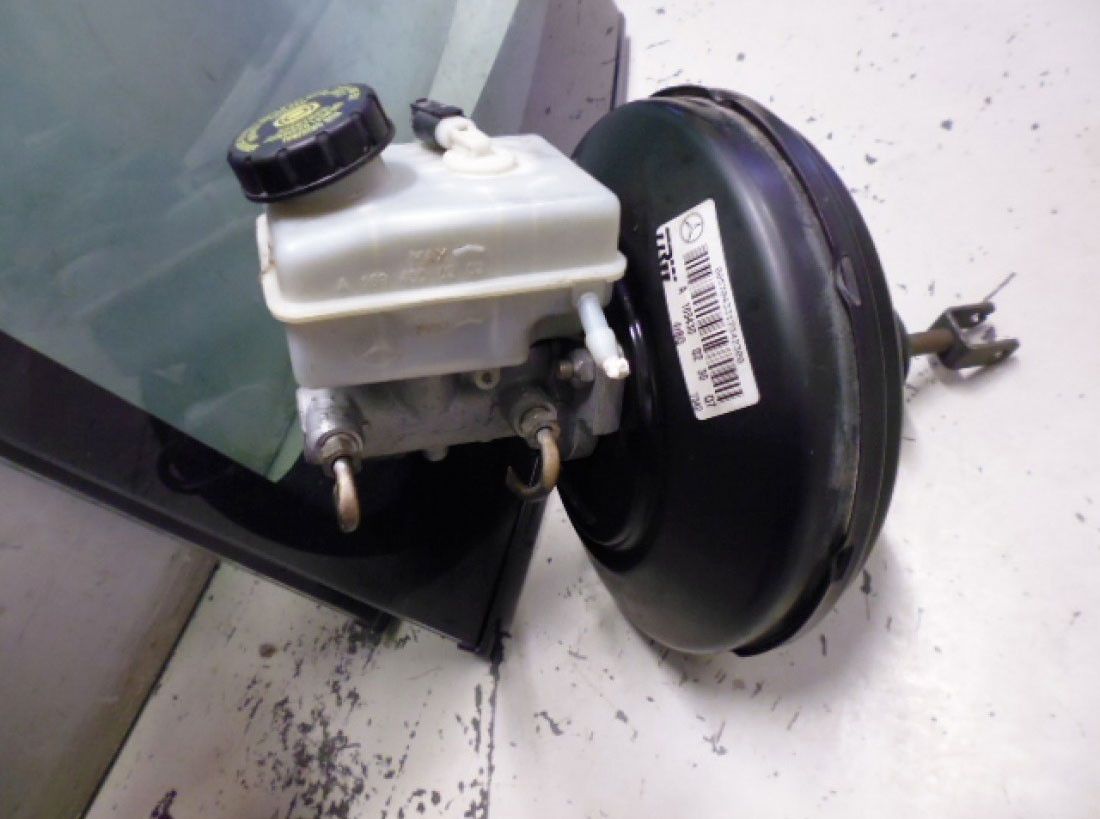 Servofreno completo di pompa freno e vaschetta liquido per Mercedes Classe A 180 CDI W169 codice A1694300203.