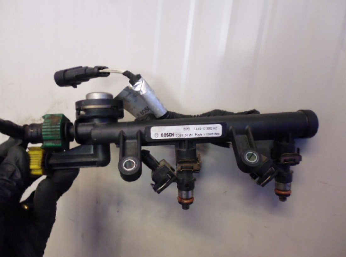 Flauto iniezione Bosch 0280151251 con cablaggio 0280620751 ed iniettori 0280158230 per Fiat Panda twinair 900 cc. Flauto iniezione Bosch 0280151251 con cablaggio 0280620751 ed iniettori 0280158230 per Fiat Panda twinair 900 cc.