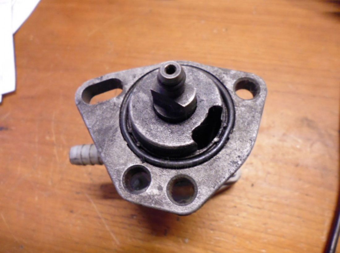 Depressore pompa del vuoto BCD 7415 Fiat Alfa Lancia 1.9 TD. Depressore pompa del vuoto BCD 7415 Fiat Alfa Lancia 1.9 TD.