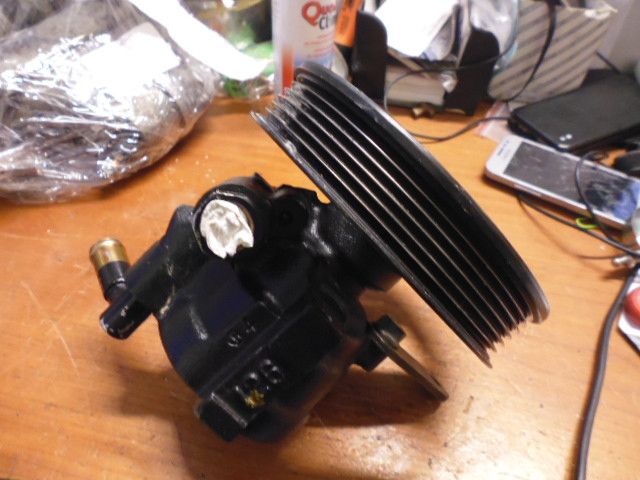 Pompa servosterzo idroguida 26025012 90409232 Opel Astra F.