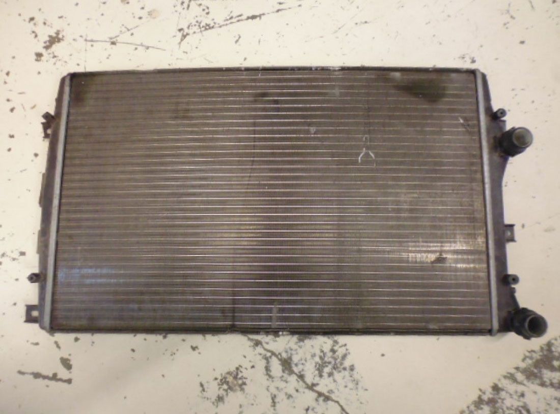 Radiatore raffreddamento motore 1K0121253AA 872272S Volkswagen Golf 5 1.9 TDI. Radiatore raffreddamento motore 1K0121253AA 872272S Volkswagen Golf 5 1.9 TDI.
