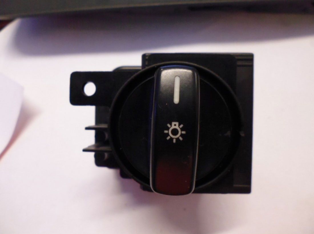 Interruttore accensione luci 1695451004 Mercedes Classe A 180 DI W169. Interruttore accensione luci 1695451004 Mercedes Classe A 180 DI W169.