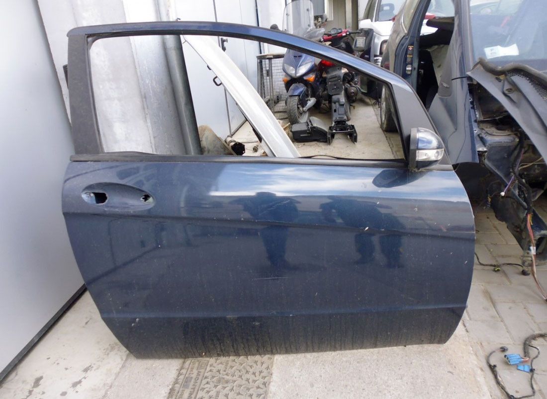 Sportello porta destra lato passeggero Mercedes A 180 CDI W169 3 porte. Sportello porta destra lato passeggero Mercedes A 180 CDI W169 3 porte.