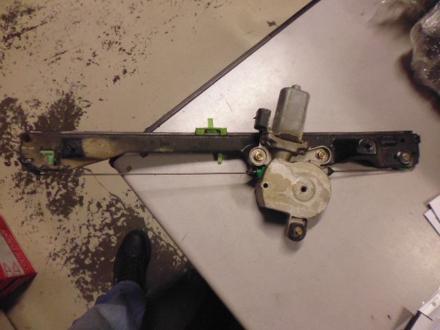 Motorino e meccanismo alzavetro sinistro Fiat Punto 188 3 porte.