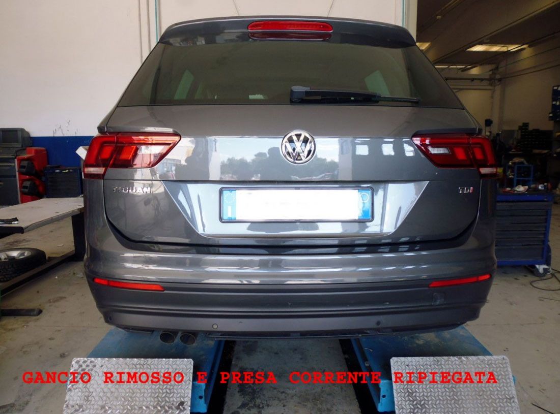 Gancio traino estraibile verticale su Volkswagen Tiguan. Gancio traino estraibile verticale su Volkswagen Tiguan.