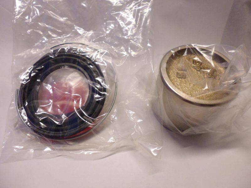 Kit riparazione pistone pinza freno anteriore bilaterale 55830-78A00 originale per Suzuki Jimny.