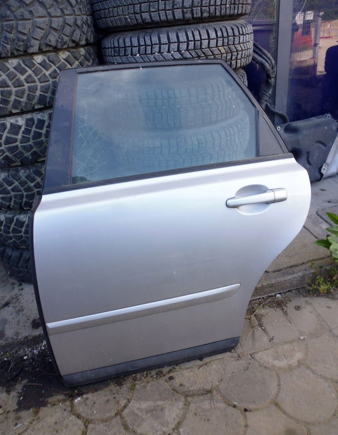 Sportello porta posteriore sinistra Volvo V50.