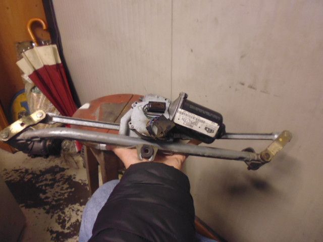 Motorino tergicristallo anteriore completo di tandem 1C1955023A per Volkswagen New Beetle prima serie.