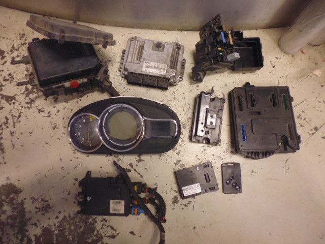 Kit avviamento Renault Mengane 3 del 2009 motore 1.9 Dci codice F9Q N8. Kit avviamento Renault Mengane 3 del 2009 motore 1.9 Dci codice F9Q N8.