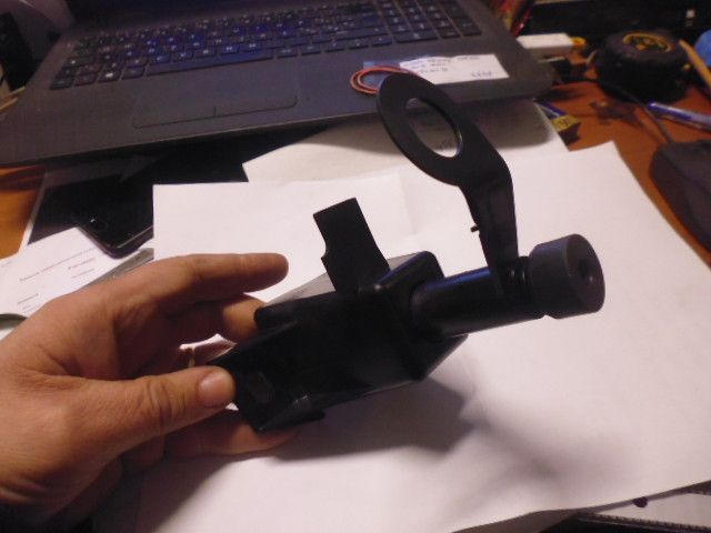 Punto di sollevamento staffa supporto cofano motore Citroen C4 Grand Picasso 965549478C1D.
