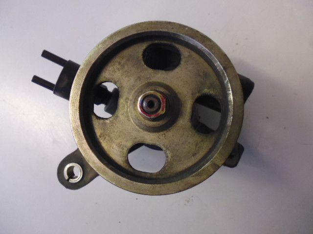 Pompa servosterzo idroguida Toyota Corolla E11 1.3 benzina 63 kw motore 4EFE del 2000.