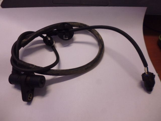 Sensore ABS 89542-52010 anteriore bilaterale per Toyota Yaris dal 1999 al 2005.