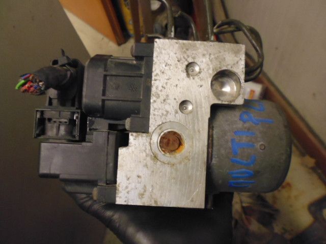 Centralina e pompa aggregato ABS Fiat Multipla codici 0265216462 0273004224.