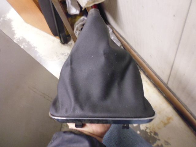 Cuffia leva cambio meccanico 735440769 originale Fiat Bravo 2007 - 2010. Cuffia leva cambio meccanico 735440769 originale Fiat Bravo 2007 - 2010.