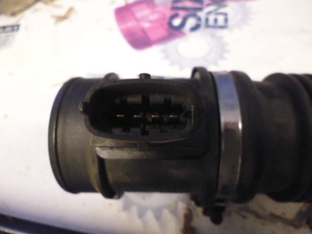 Misuratore massa aria debimetro Bosch 0281002618 FIAT 55350048 smontato da Fiat Croma seconda serie 1.9 multijet 110kw. Misuratore massa aria debimetro Bosch 0281002618 FIAT 55350048 smontato da Fiat Croma seconda serie 1.9 multijet 110kw.