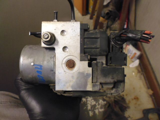 Centralina e pompa aggregato ABS Fiat Multipla codici 0265216959 0273004684.