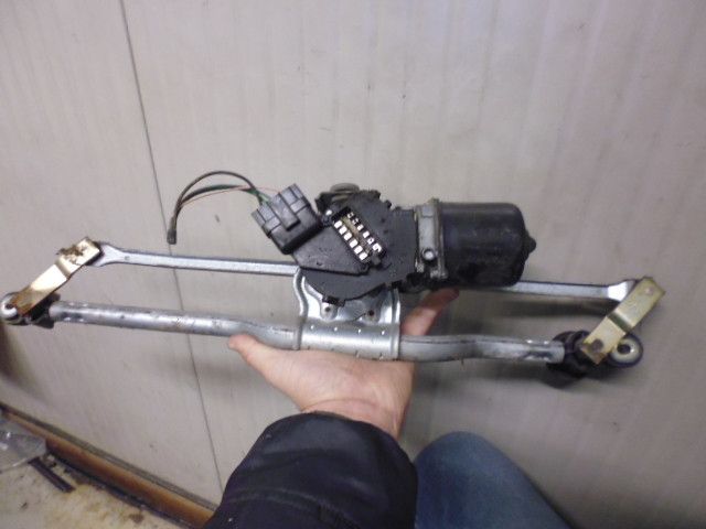 Motorino tergicristallo anteriore Renault Clio del 2003.