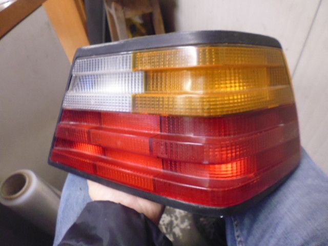 Faro fanale posteriore destro Mercedes E 250D serie W124.