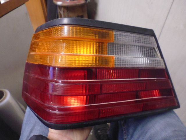 Faro fanale posteriore sinistro Mercedes E 250D serie W124.