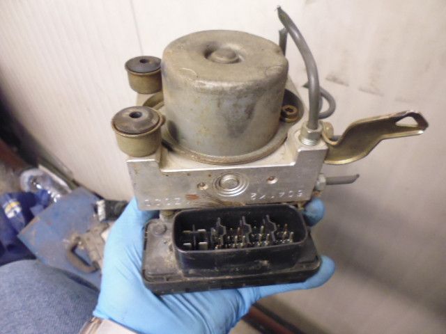 Centralina e pompa aggregato ABS 89541-52110 Toyota Yaris prima serie 1.4 D4D.
