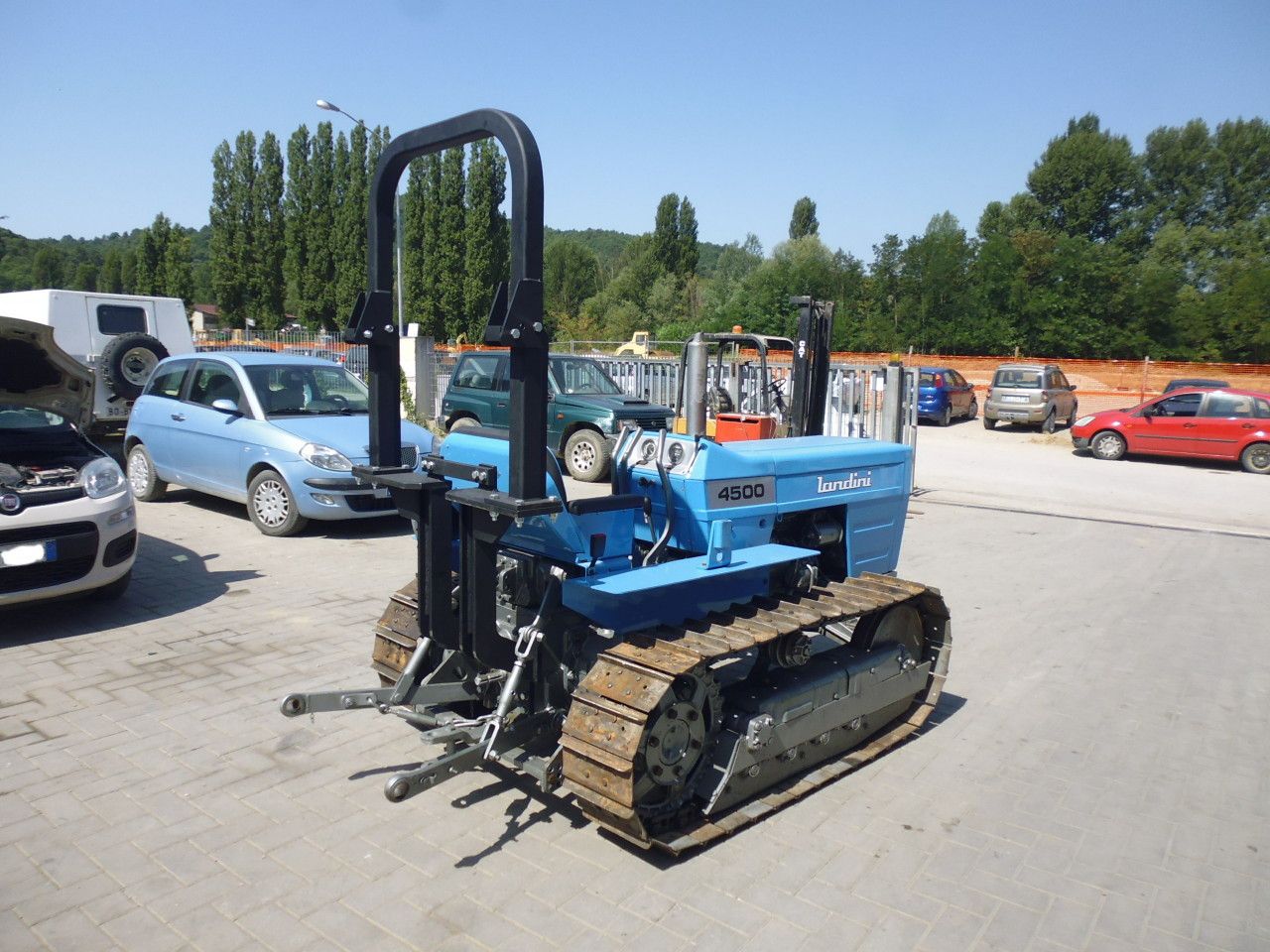 Trattrice agricola trattore Landini 4500 cingolato rimesso a nuovo.