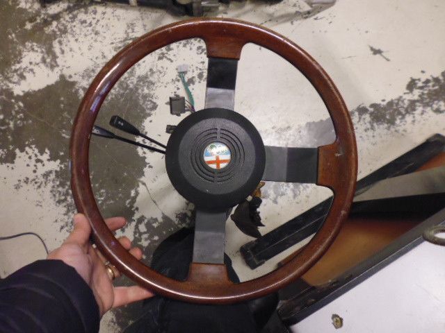 Piantone sterzo con blocchetto accensione, devioluci e volante in radica per Alfa Romeo Alfetta quadrifoglio