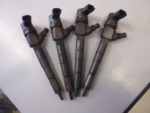 Serie 4 iniettori Bosch 0445110243 per motori 1.9 JTD JTDM gruppo Fiat.