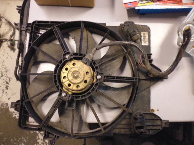 Elettroventola per radiatore Renault Kangoo dal 2003 al 2007. Elettroventola per radiatore Renault Kangoo dal 2003 al 2007.