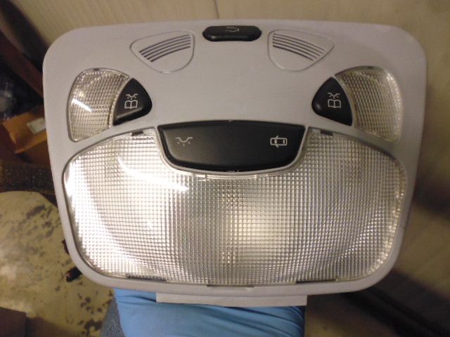 Plafoniera luce di cortesia Mercedes C serie W203 codice A2038202301.