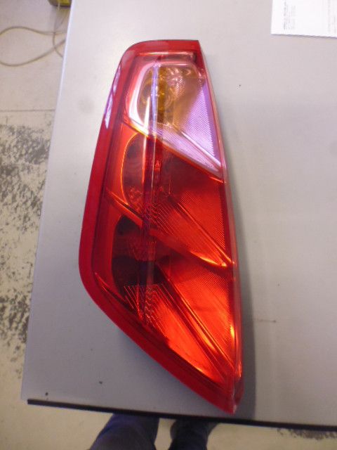 Faro fanale posteriore sinistro originale Fiat Grande Punto 2005/2012 codici 27460102 51701589. Faro fanale posteriore sinistro originale Fiat Grande Punto 2005/2012 codici 27460102 51701589.