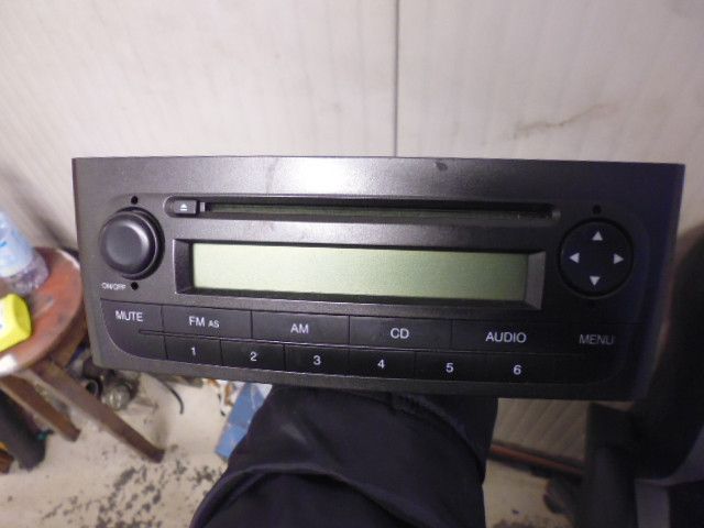 Autoradio CD originale Fiat Grande Punto senza codice.