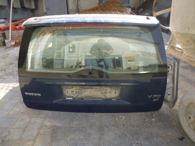 Portellone cofano posteriore Volvo V70 del 2001.