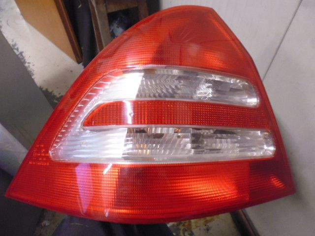 Faro fanale posteriore sinistro Mercedes classe C serie W203.