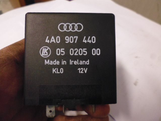 Relè modulo di controllo specchietti esterni 4A0907440 per Audi A4 8D5 B5.