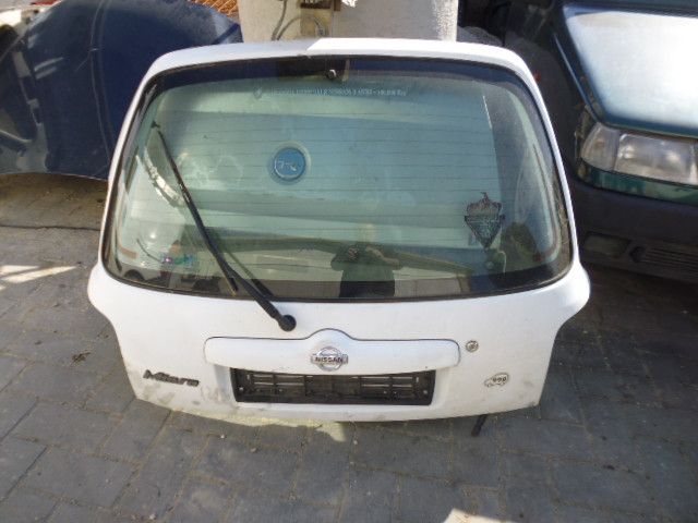 Portellone cofano posteriore Nissan Micra.