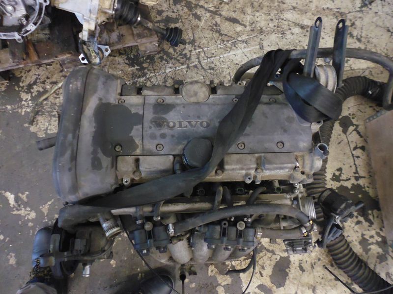 Motore usato B5244S2 per Volvo V70 del 2001 cilindrata 2.435 benzina 103 kw