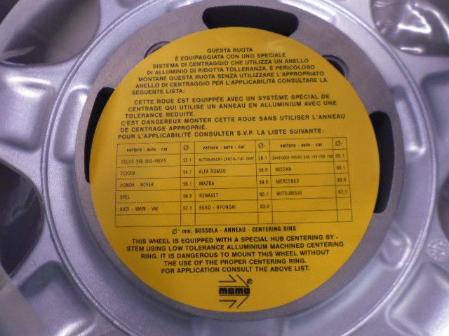 Cerchi in lega da 13 pollici originali MOMO a 7 razze 5,5x13 100-4/90.