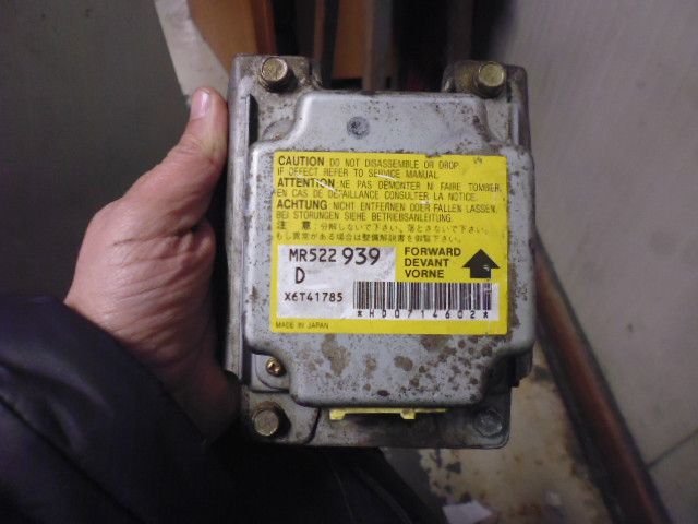 Centralina airbag MR522939 Mitsubishi L200 dal 2001 al 2005.
