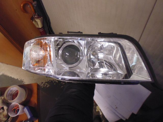 Faro fanale anteriore destro 15-341-1115R Audi A6 Avant C5 anno 2002.
