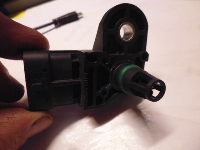 Sensore pressione Bosch 0281006028 per vetture Fiat Lancia Alfa Romeo.