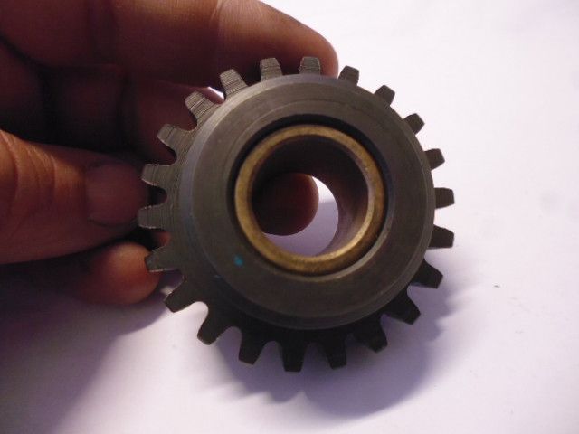 Ingranaggio retromarcia originale Fiat 55182485 per Fiat Panda 141 2x4 4x4. Ingranaggio retromarcia originale Fiat 55182485 per Fiat Panda 141 2x4 4x4.