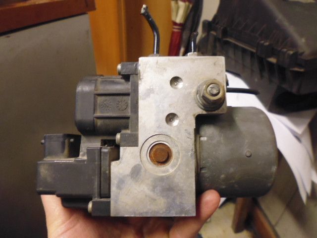 Centralina e pompa aggregato ABS Bosch 0273004426 0265216710 per Fiat 600.