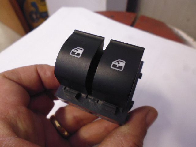Pulsanti interruttori alzavetro anteriore sinistro LTFTB76010 per Fiat Grande Punto 2005 2008.