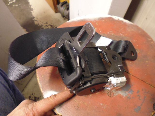 Cintura di sicurezza posteriore sinistra lato guida Nissan Qashqai J11 del 2014.
