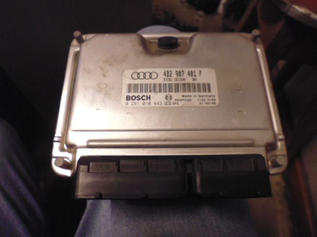 Centralina motore Bosch 0281010443 Audi 4B2907401F per Audi A6 4B.
