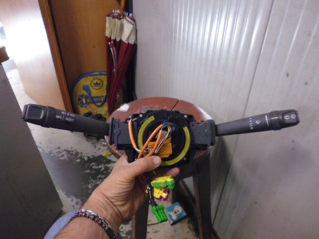 Devioluci completo di contatto spiralato per Volvo V70 del 2001.