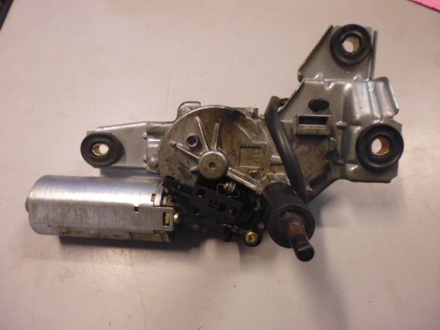 Motorino tergilunotto Bosch 0390201558 9154525 per Volvo V70 del 2001.