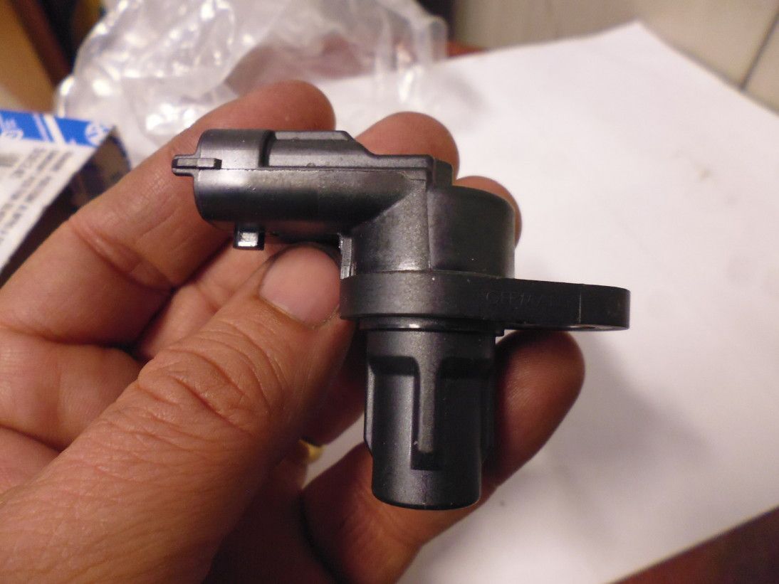 Sensore posizione albero a camme ERA 550245 per vetture gruppo Fiat Lancia Alfa Romeo.