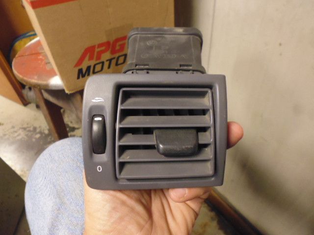Bocchetta ventilazione abitacolo laterale destra Volvo V50.